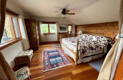 Secluded Cabin in Polebridge, Montana, with Fantastic Views of Glacier National Park - Dream Glamping Experience - Photo 7