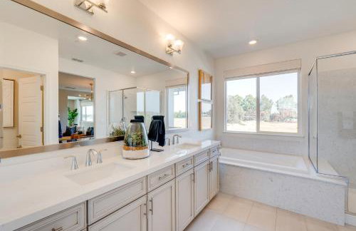 Elegant and Spacious Retreat with Yard in Woodland! - Foto 21