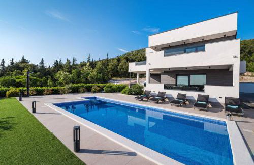 MY DALMATIA - Luxury villa Burra with private pool, jacuzzi and sports court - Foto 1