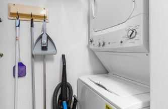 Newly Renovated Condo with Beach access steps away - Foto 17