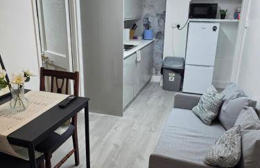 Private Basement Flat - Photo 7