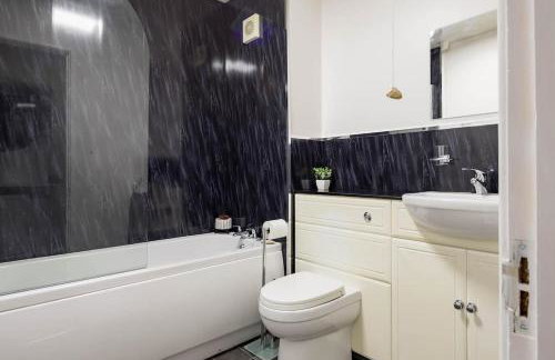 Stylish apartment with balcony, minutes from beach - Foto 10