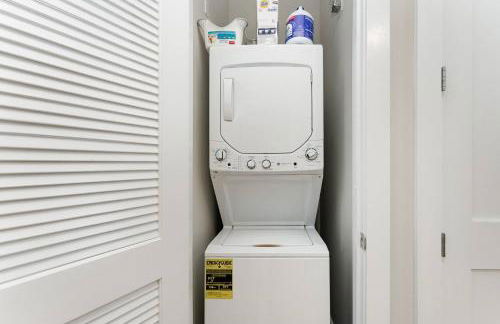 Queen City's Den Uptown - Photo 29