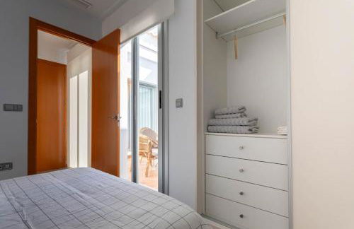 Casa particular en la playa a pocos metros del mar con garaje - Foto 29