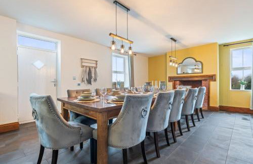 #111 New Farm with hot tub and Sauna - Sleeps 18 - Near Elmore Park - " Perfect for Contractors and Families - Parking space for 10 cars" - Foto 34