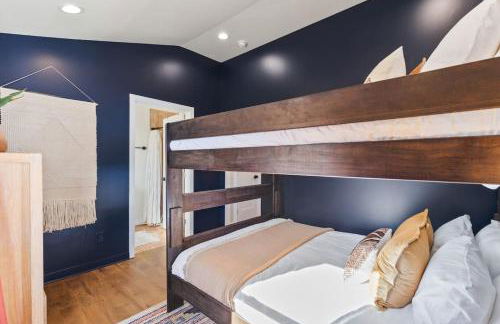 Chic and Cozy - Walk to Bars, Coffee, and Restaurants - Foto 26