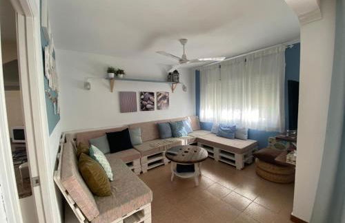 Lola's Beach House - Photo 3