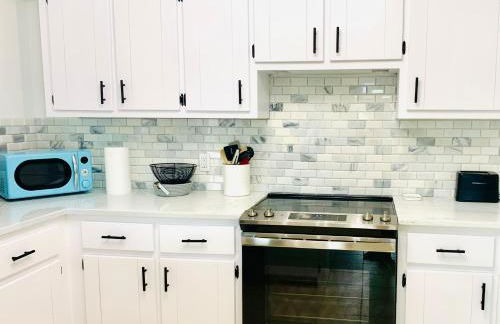 Sea Salt Vacation Home, Private Pool - Walk to Beach - Foto 9