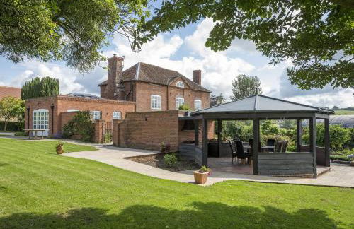 Broad Meadows Farmhouse 8 Guests - Photo 32