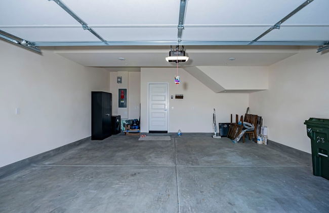 Luxurious Ontario Townhouse Ideal Family Retreat - Photo 51