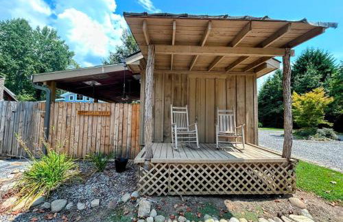 Blissful Nook Tiny Home, Cozy Retreat, Hot Tub, Close to Town, Deep Creek, & Entrance to National Park - Foto 30