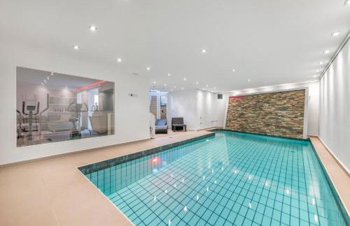 Aurion Residence - Indoor Pool, Sauna , Jacuzzi & Fitness - Foto 1