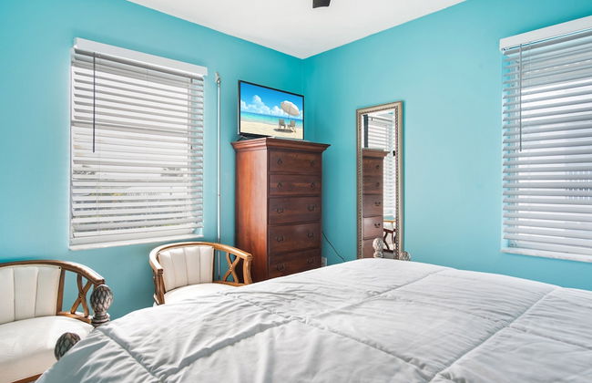 232 South Harbor Upstairs 3 Bedroom Apts by RedAwning - Photo 5