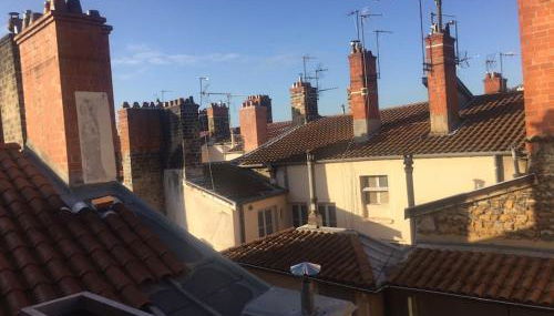 Le silence des toits / Silence under the roofs - Photo 2