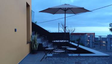 Dark Yellow - Photo 2