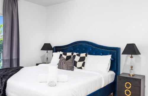 NEW Lux 5BR Villa Near Disney, Knotts, LA, OC with Hot Tub & Games - Photo 30