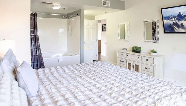 Smoky Mountains 610 3BD Condo with Fireplace and Jacuzzi Tub by RedAwning - Foto 4, Habitación