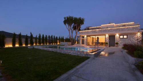 Villa Flamingo - 4 bedrooms - Private Pool - Next to renowned Issos Beach & Lake Korission - Photo 3