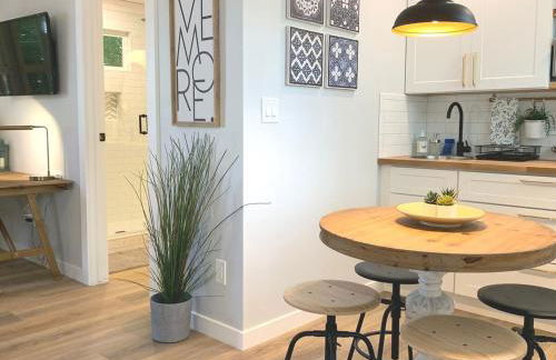 New cozy studio 2 queen beds kitchen walk to water! - Foto 7