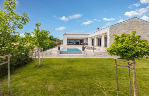 Villa Lastine by Villsy - Photo 3