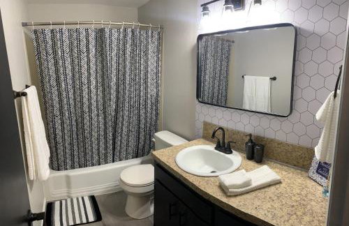 Hidden Gem! Spacious, Private, and Convenient Units Off River Road in Puyallup - Foto 60