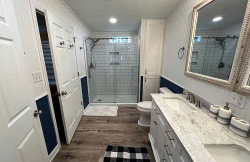 Spacious Vacation Rental with Stunning Lake Views from the Incredible Deck for an Amazing Getaway in Sabine National Forest in Hemphill, Texas - Foto 22