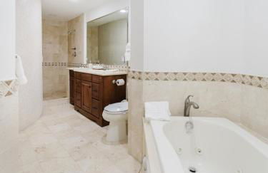 Beachside Luxury Private Townhome with Pool and Ocean Views - Foto 11