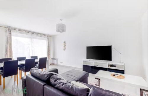 Bedroom apartment with balcony and pool - Foto 2