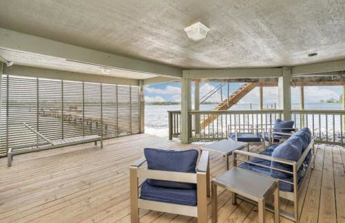 FEATURED ON HGTV'S MY LOTTERY DREAM HOME! Private dock, 15 minute boat ride to Crab Island, 20 minute drive to Destin, Pet Friendly - Foto 32