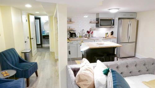 Cozy Industrial Bijou Studio with parking - Photo 3