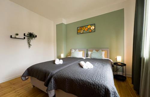 ImmoStay Ferienhaus mit Garten & Free Parking - Foto 17