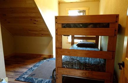 Stunning Private Cabin Getaway with Gorgeous Fireplace near Quincy, Illinois - Foto 11