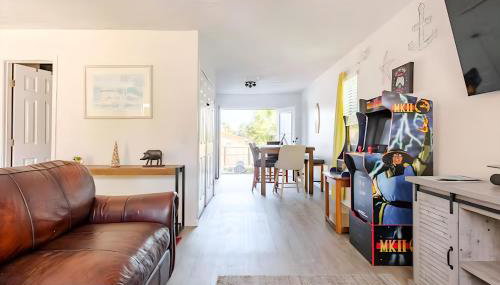 OceanView Oasis - Relax with Hot Tub, Breakfast, Fire Pit & Putting Green! - Foto 3