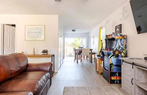 OceanView Oasis - Relax with Hot Tub, Breakfast, Fire Pit & Putting Green! - Foto 3