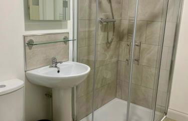 Modern Coastal Retreat, 5-Bedroom, 4-Bathroom Home, with Parking in Portsoy - Foto 29