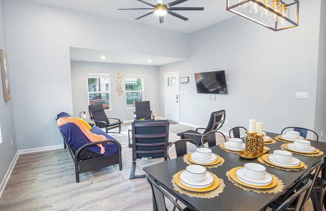 Seize the Moment 4BR 3BA Gem w Downtown Views - Foto 6