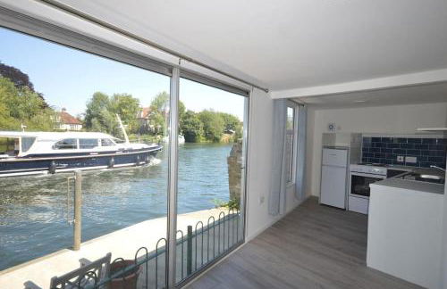 RIVER RETREAT- near Holloway U, Thorpe Park and Heathrow airport - Foto 6