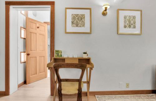 Serene Retreat with Hot Tub - Fire Pit - Deck - Foto 33