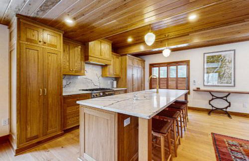 Less Than 1 Mi to Lake George! Family Retreat with Deck - Foto 11