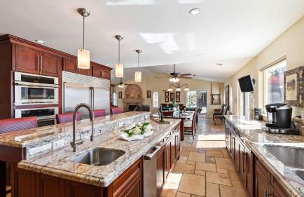 Chardonnay Charm by Avantstay Luxe Group Retreat w/ Pool Mins to Wineries - Foto 24