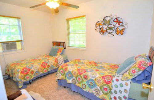 Trails End River Retreat - River Access - Pet Friendly - Hot Tub - Grill - Wifi - Fire Pit - Deck - Screen Porch - Family Friendly - Fishing - King Bed - Wood Stove - Photo 9