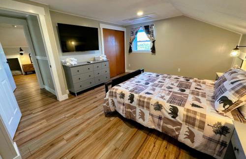 Renovated farmhouse on snowmobile trail with firepit & mountain views, 10 min from Bretton Woods! - Foto 15