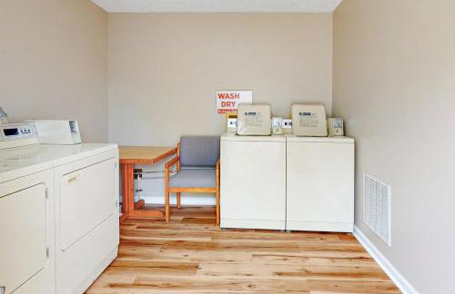 Relaxing Studio Sleeps 4 Near Golf & Douglas Lake - Foto 25