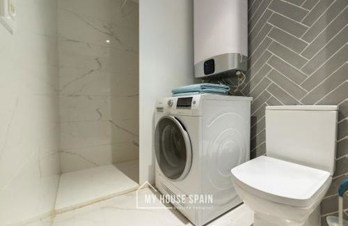 MyHouseSpain - Primera línea de playa con parking - Foto 18