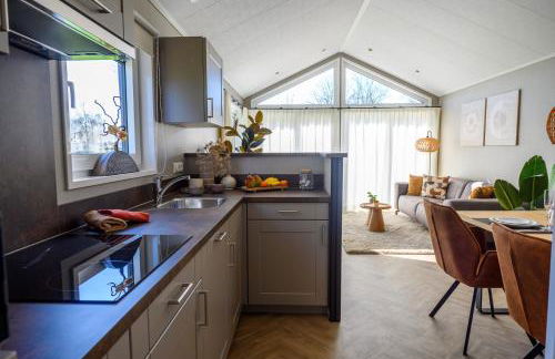 Chalet Charleston 066 mit eigener Terrasse am Wasser - Foto 5