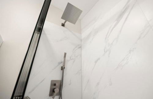 The Heights Hideaway 2BR Gem - Foto 6