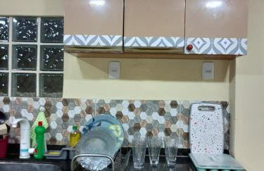 Casa quatro com cozinha americana e quintal compartilhado - Foto 8