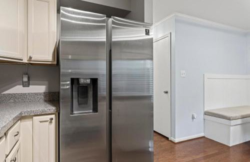 Lakeside Stay Metro, INOVA, Dining & Shops Nearby! - Foto 41