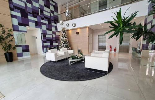 Gleba com ar-condicionado na sala e quarto, sacada e piscina - Foto 15