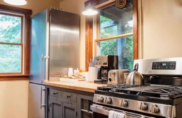 Chic Catskills Cabin with Hot Tub and Fire Pit - Foto 14